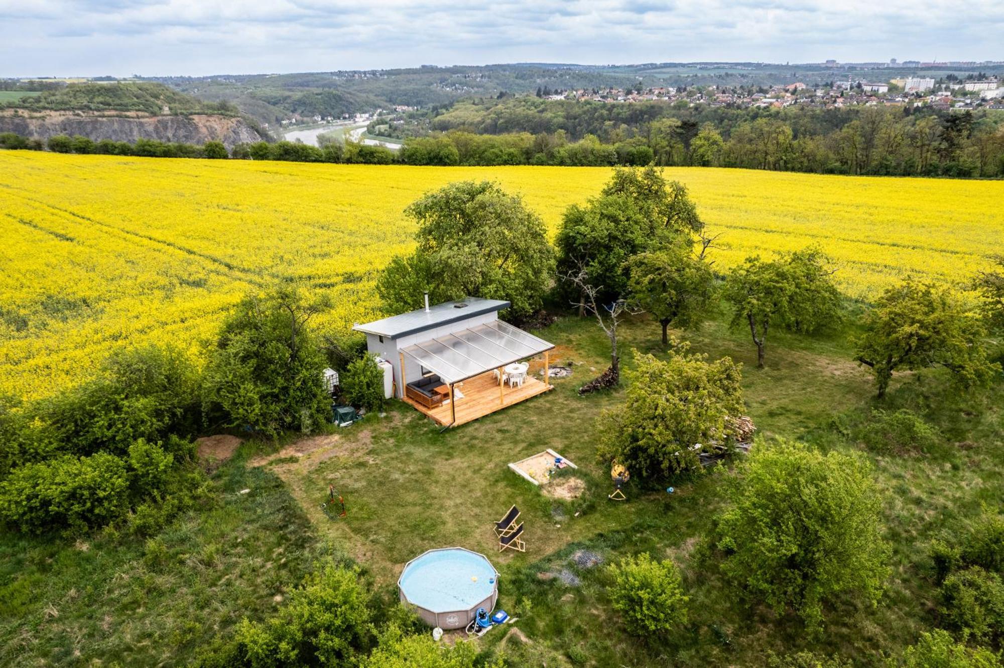 Tiny House - Chatka V Rezi U Prahy Husinec  Εξωτερικό φωτογραφία